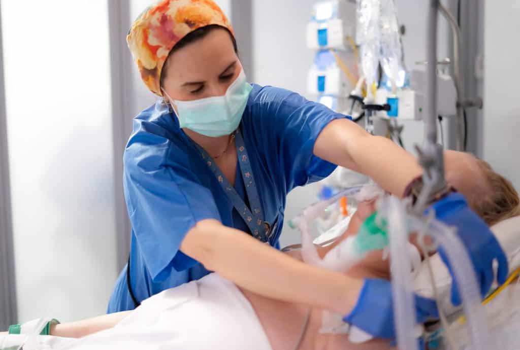 icu nurse with asn